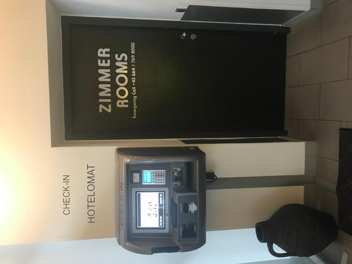 Hb1 Budget Hotel - Contactless Check In Wiener Neudorf Extérieur photo
