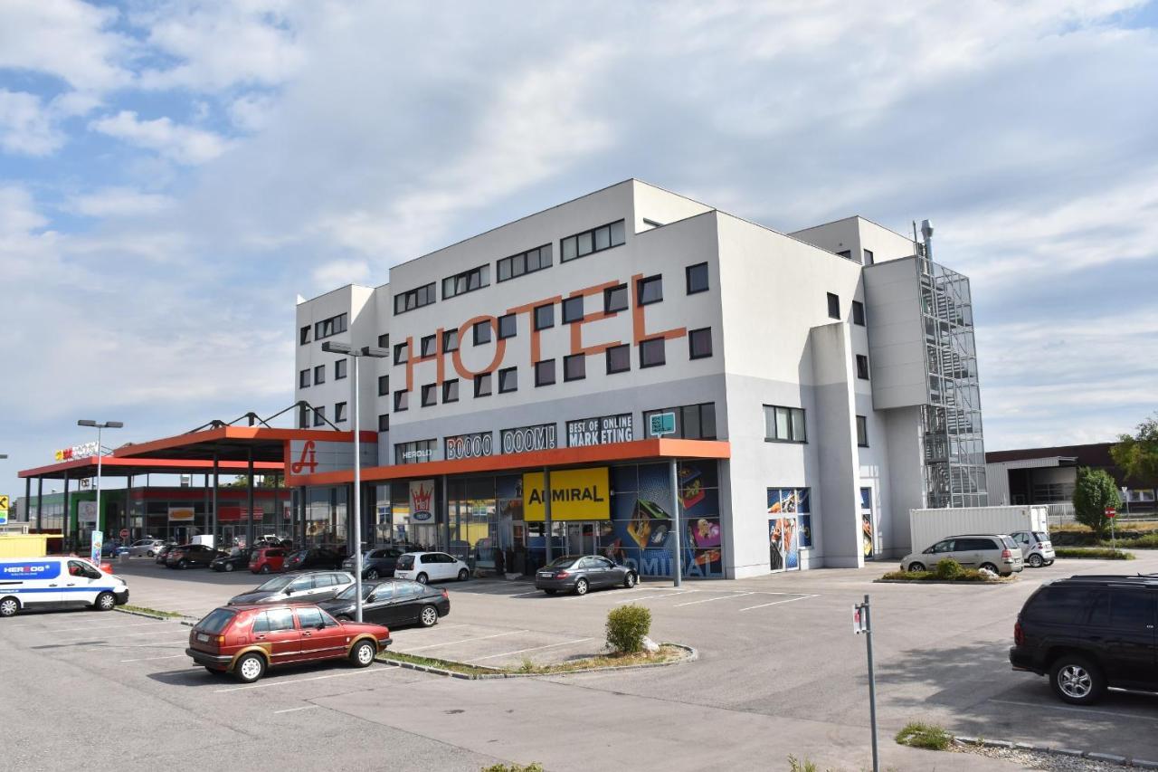 Hb1 Budget Hotel - Contactless Check In Wiener Neudorf Extérieur photo