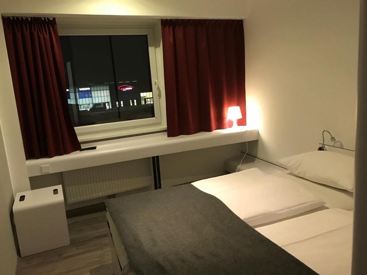 Hb1 Budget Hotel - Contactless Check In Wiener Neudorf Extérieur photo