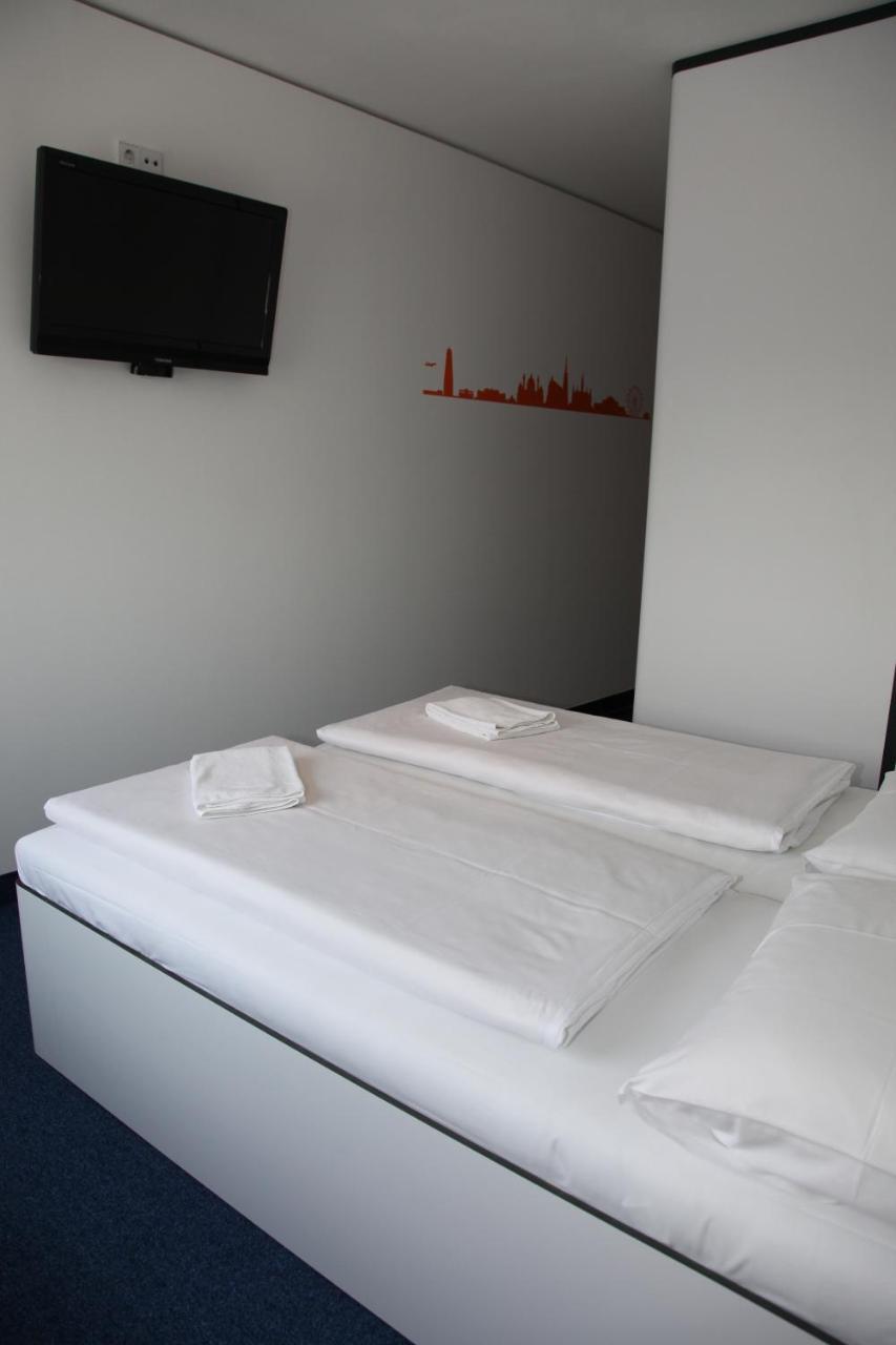 Hb1 Budget Hotel - Contactless Check In Wiener Neudorf Extérieur photo