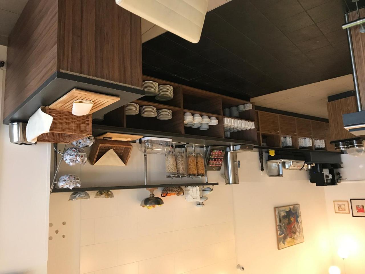 Hb1 Budget Hotel - Contactless Check In Wiener Neudorf Extérieur photo